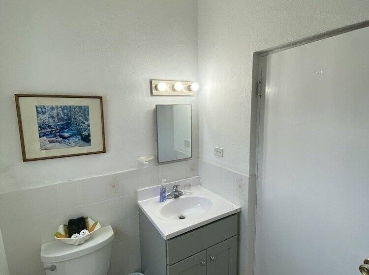 هتل Edgehill Manor Guest House