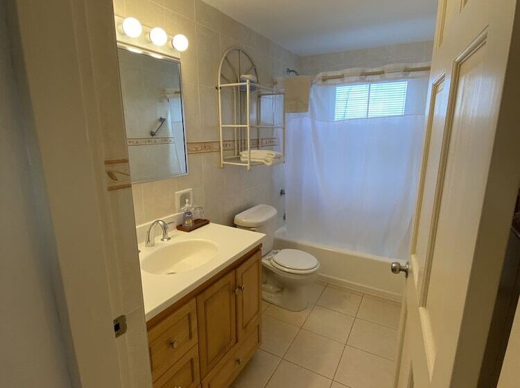 هتل Edgehill Manor Guest House