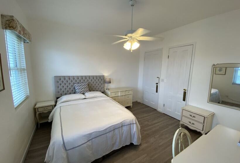 هتل Edgehill Manor Guest House