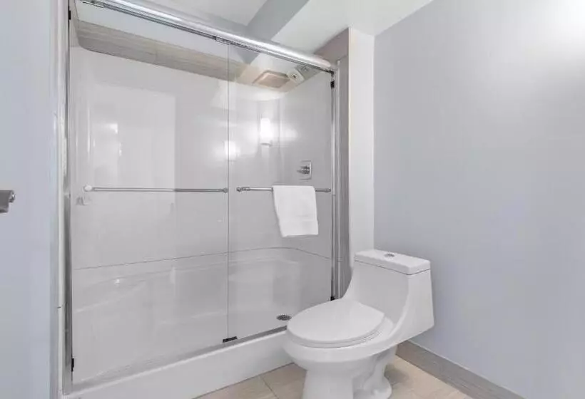 Emerald Hotel & Suites Calgary Airport