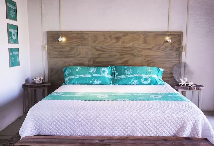 هتل Small Hope Bay Lodge