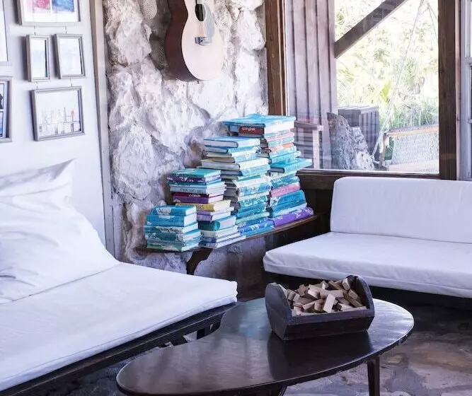 هتل Small Hope Bay Lodge