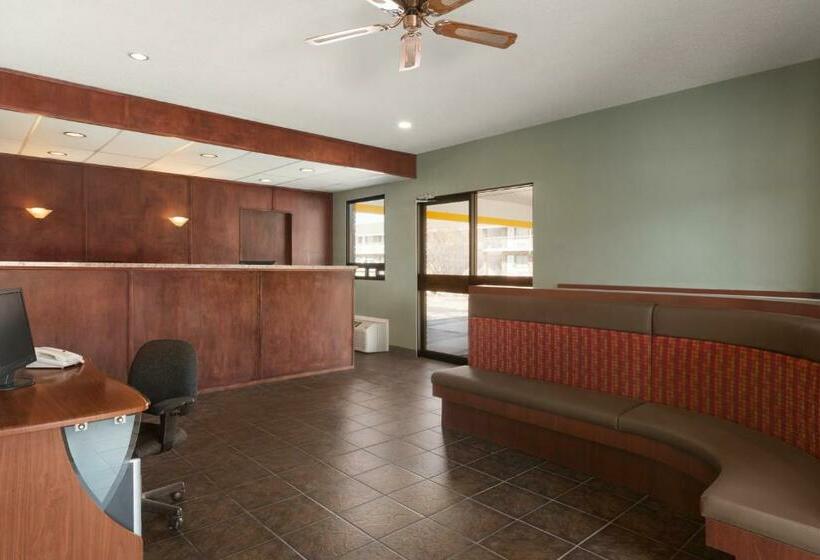 هتل Travelodge By Wyndham Cranbrook