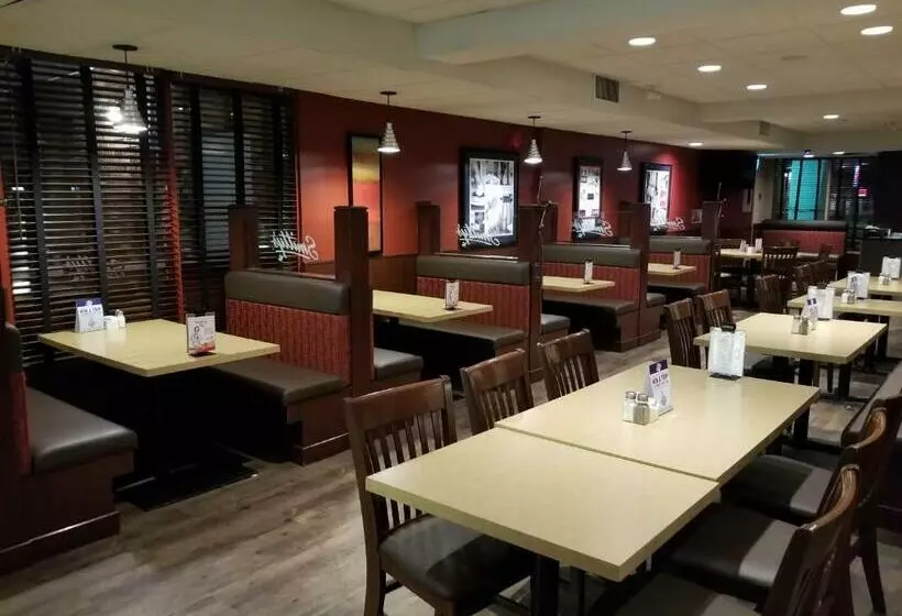 فندق Travelodge By Wyndham Cranbrook