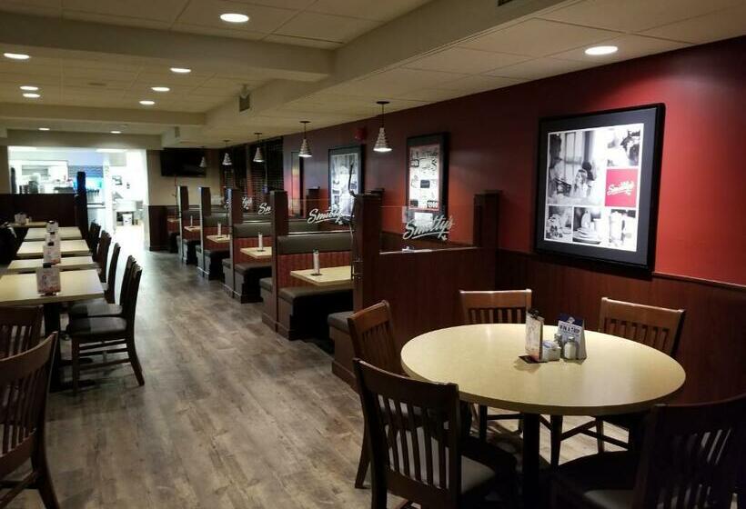 هتل Travelodge By Wyndham Cranbrook