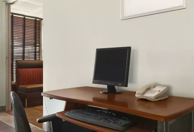 فندق Travelodge By Wyndham Cranbrook