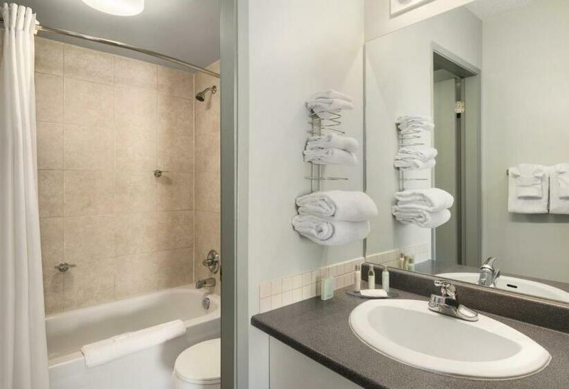 هتل Travelodge By Wyndham Cranbrook