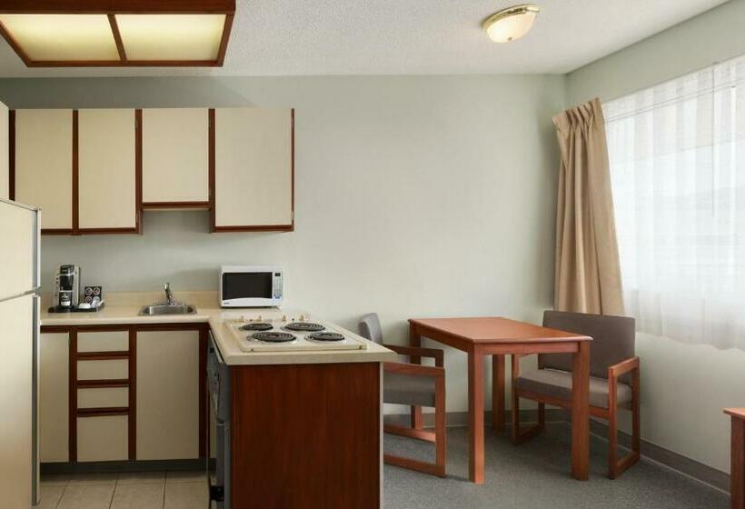 هتل Travelodge By Wyndham Cranbrook