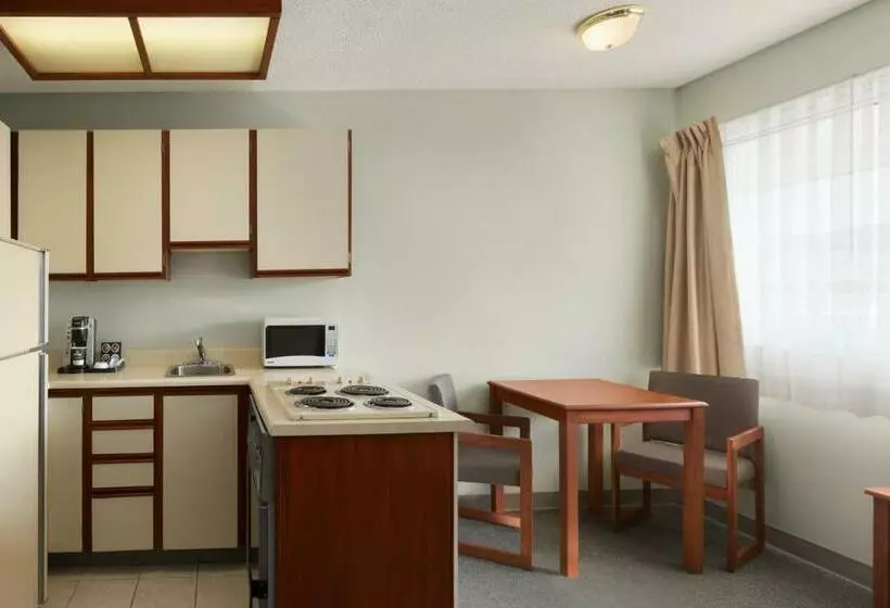 فندق Travelodge By Wyndham Cranbrook