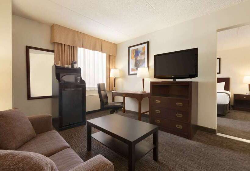 בית מלון כפרי Travelodge By Wyndham Edmonton South