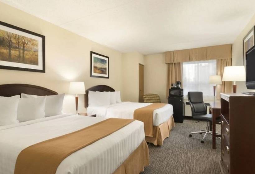 בית מלון כפרי Travelodge By Wyndham Edmonton South