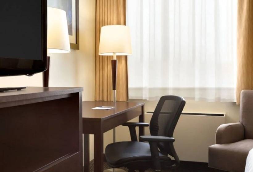 בית מלון כפרי Travelodge By Wyndham Edmonton South