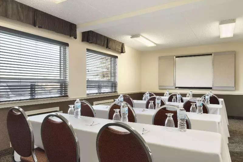 酒店 Travelodge By Wyndham Edmonton South