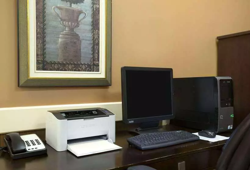 酒店 Travelodge By Wyndham Edmonton West