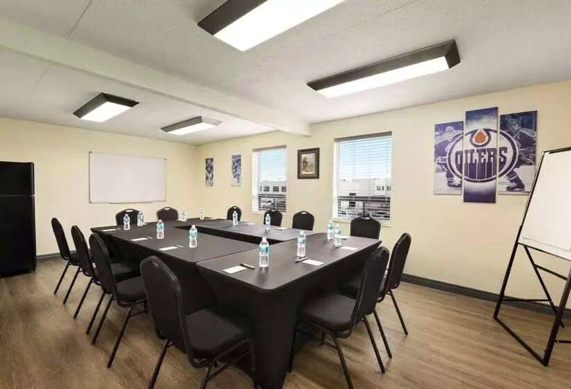 酒店 Travelodge By Wyndham Edmonton West