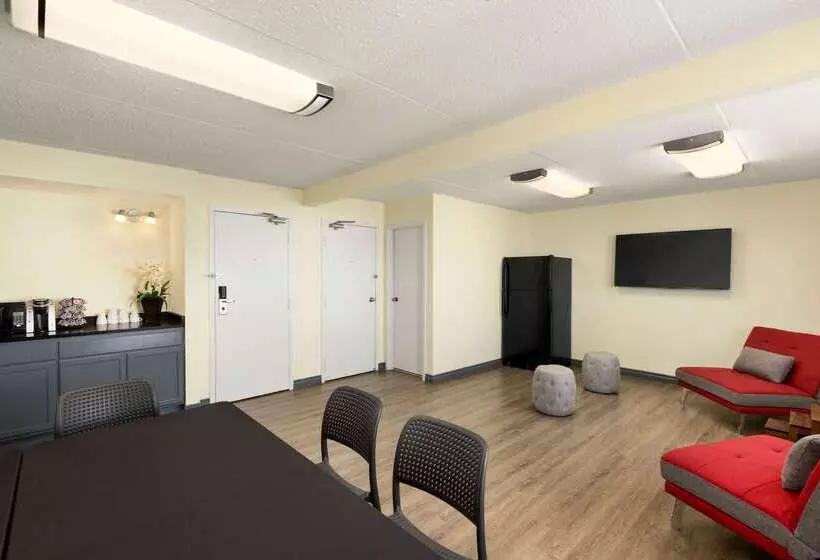 酒店 Travelodge By Wyndham Edmonton West