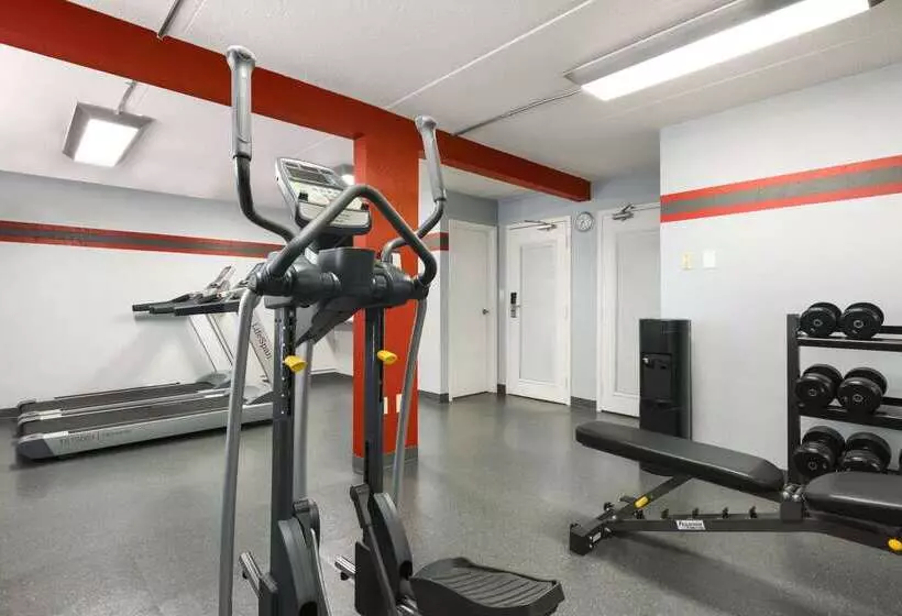 酒店 Travelodge By Wyndham Edmonton West