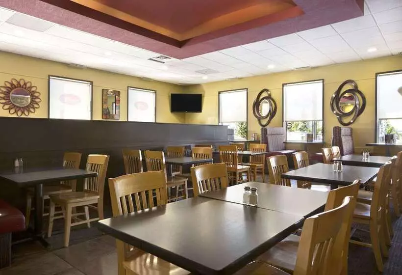 酒店 Travelodge By Wyndham Edmonton West