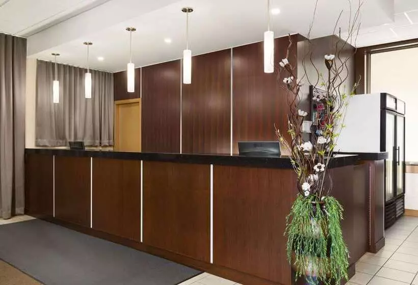 酒店 Travelodge By Wyndham Edmonton West