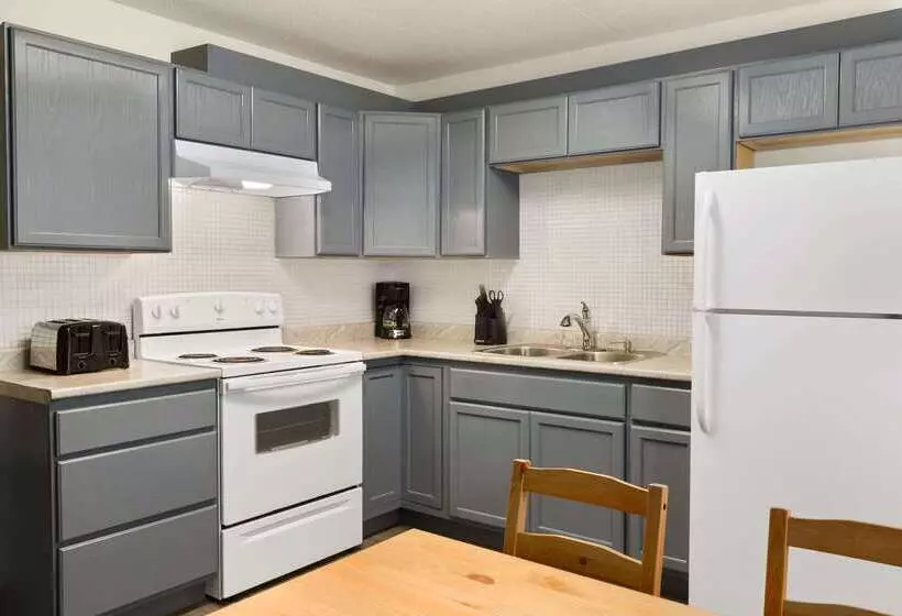 酒店 Travelodge By Wyndham Edmonton West