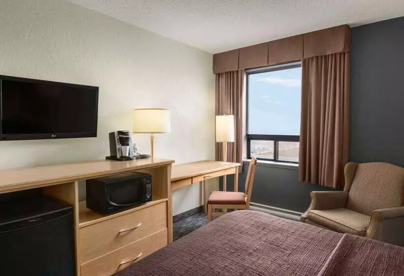 酒店 Travelodge By Wyndham Edmonton West