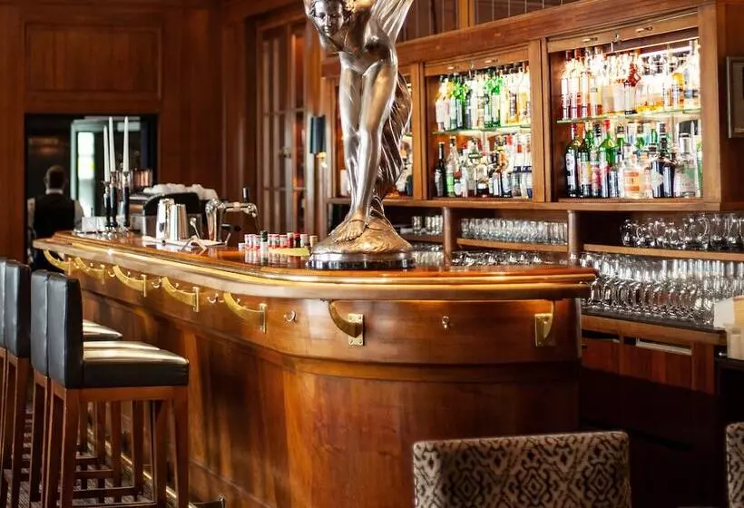 ホテル Bellevue Palace Bern