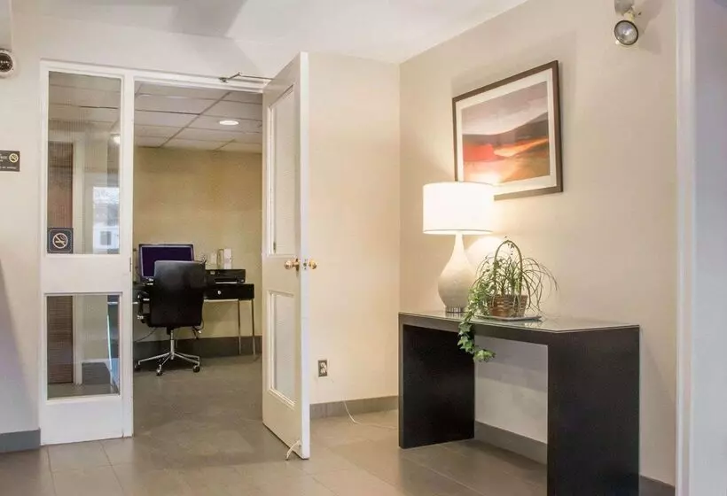 ホテル Comfort Inn South