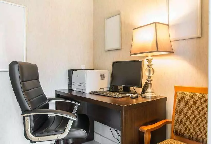 בית מלון כפרי Comfort Inn