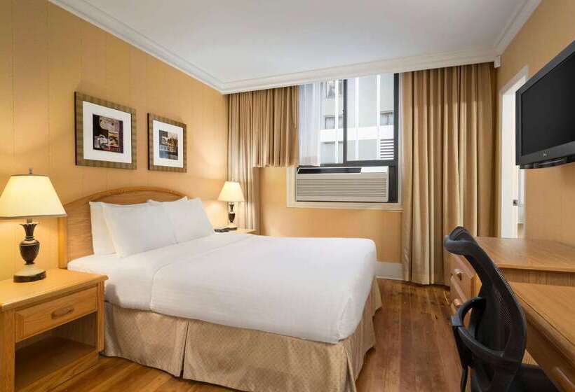 هتل Days Inn By Wyndham Vancouver Downtown