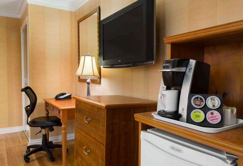 هتل Days Inn By Wyndham Vancouver Downtown