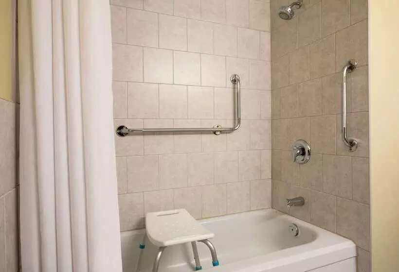 Szálloda Days Inn By Wyndham Renfrew Conference Centre