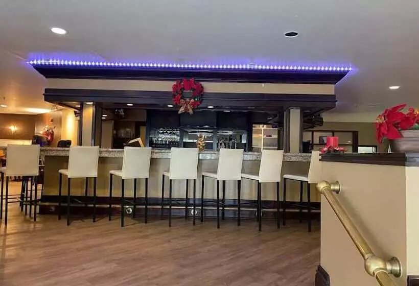 Szálloda Days Inn By Wyndham Renfrew Conference Centre