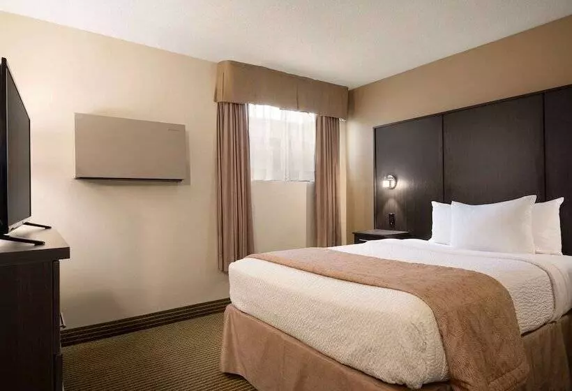 Szálloda Days Inn By Wyndham Renfrew Conference Centre