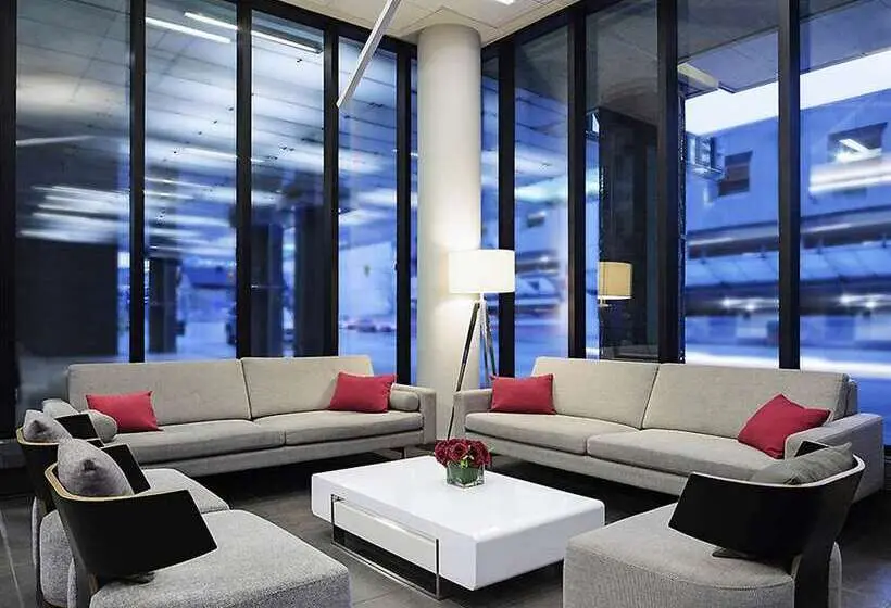 ホテル Doubletree By Hilton Ottawa Downtown