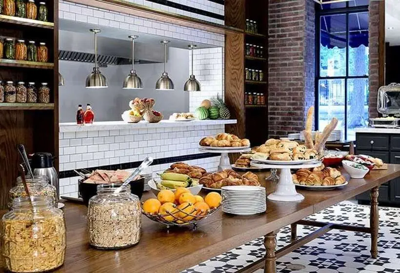 ホテル Doubletree By Hilton Ottawa Downtown