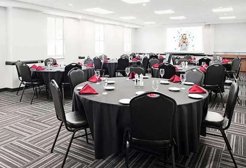 ホテル Doubletree By Hilton Ottawa Downtown