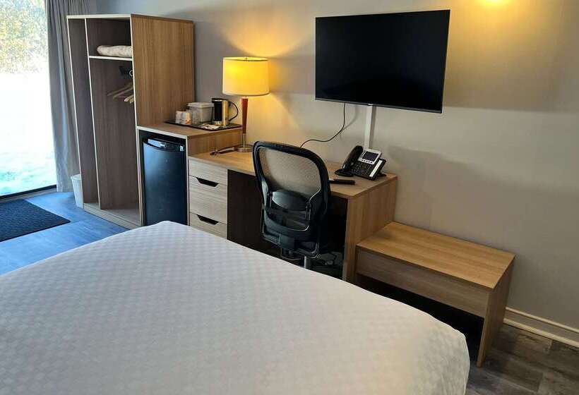 هتل Econo Lodge Airport Quebec