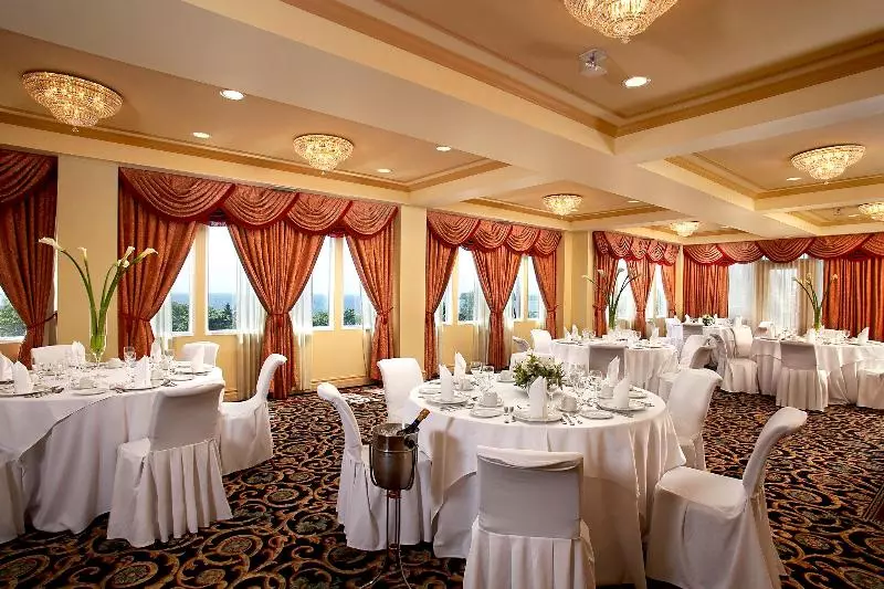 Hotel Four Points by Sheraton Toronto Lakeshore