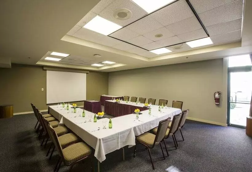 酒店 Harrison Hot Springs Resort & Spa