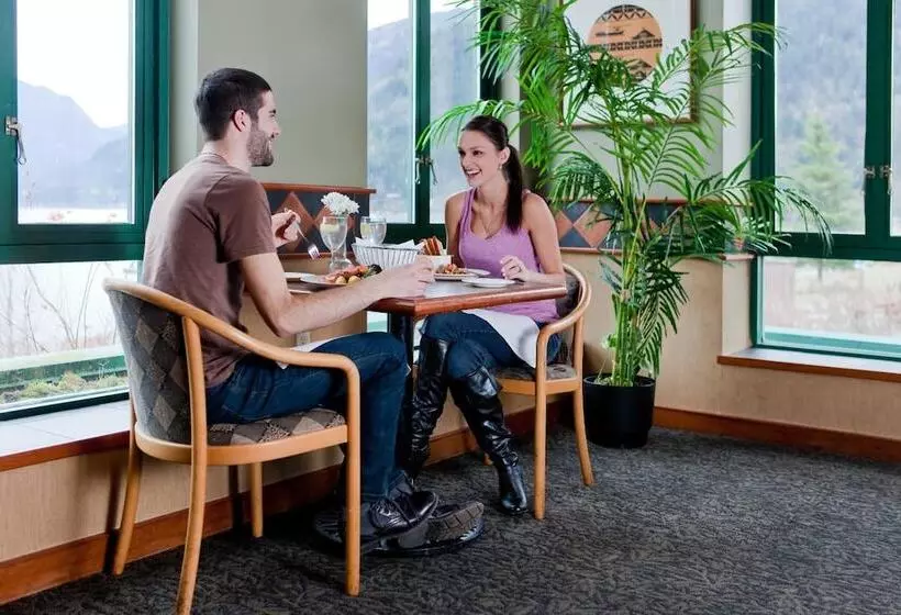 酒店 Harrison Hot Springs Resort & Spa