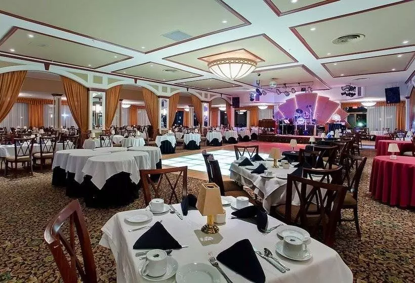 酒店 Harrison Hot Springs Resort & Spa