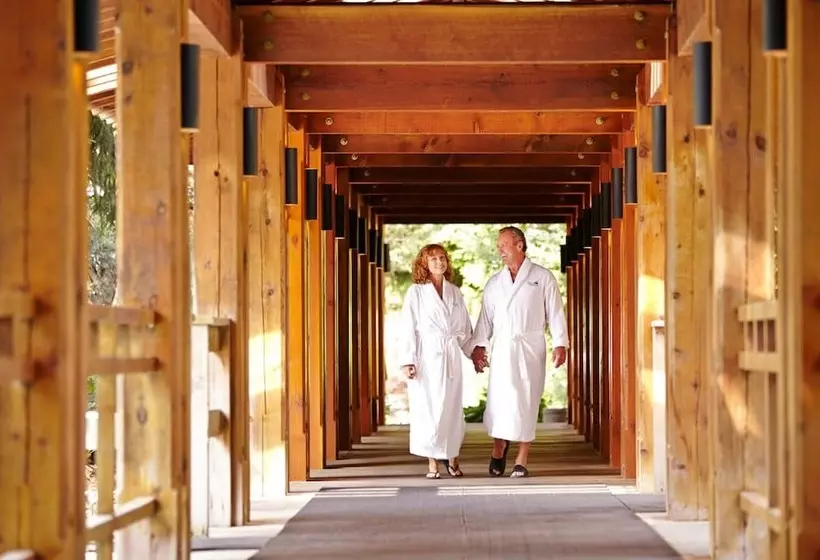 酒店 Harrison Hot Springs Resort & Spa