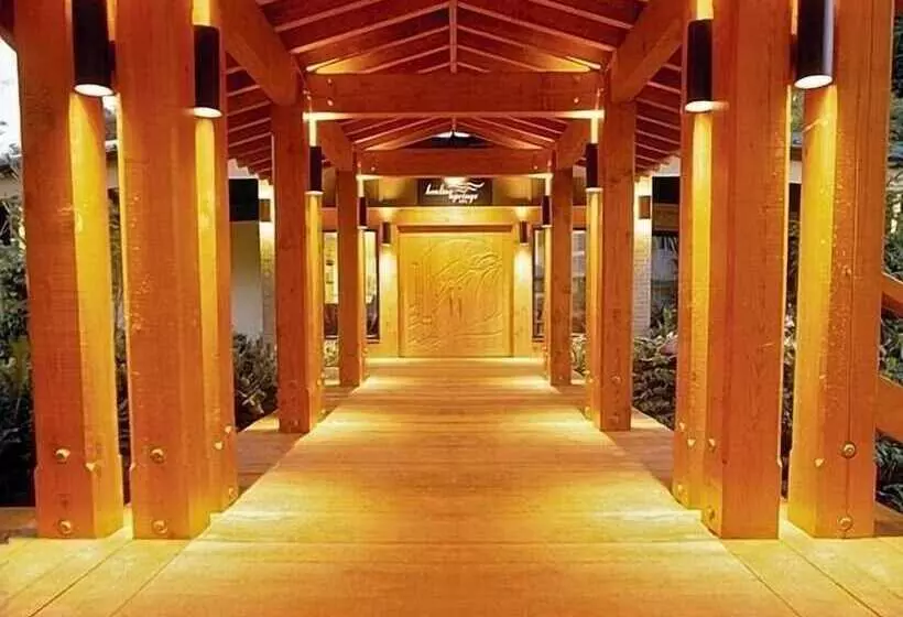 酒店 Harrison Hot Springs Resort & Spa