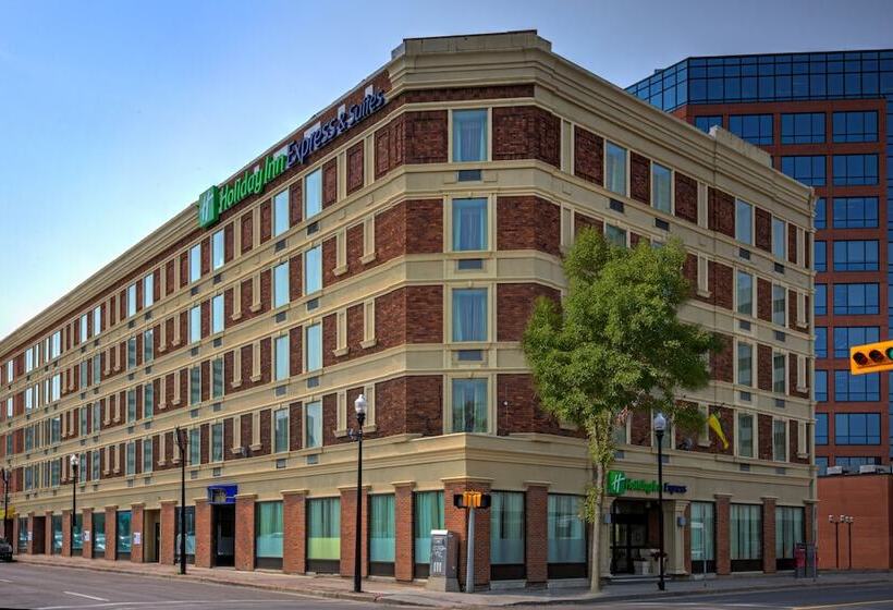 هتل Quality Inn & Suites