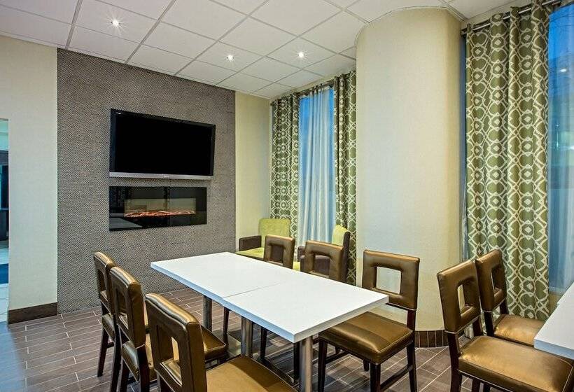 هتل Quality Inn & Suites