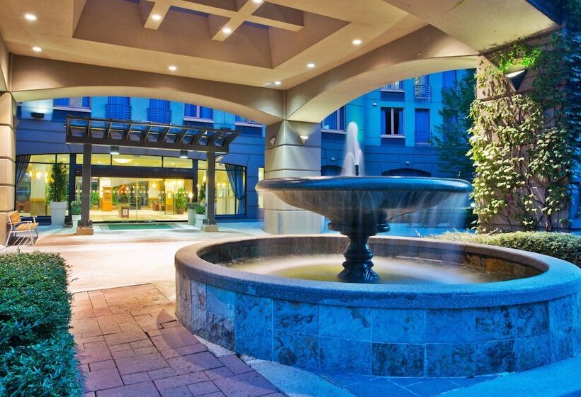 فندق Holiday Inn & Suites North Vancouver, An Ihg