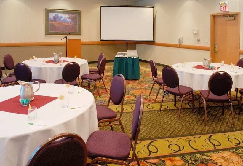 فندق Holiday Inn & Suites North Vancouver, An Ihg