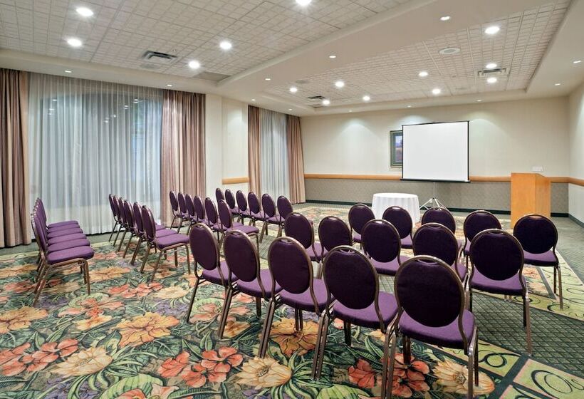 فندق Holiday Inn & Suites North Vancouver, An Ihg