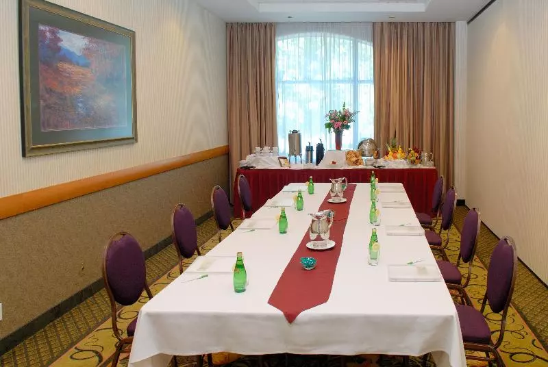 בית מלון כפרי Holiday Inn & Suites North Vancouver, An Ihg