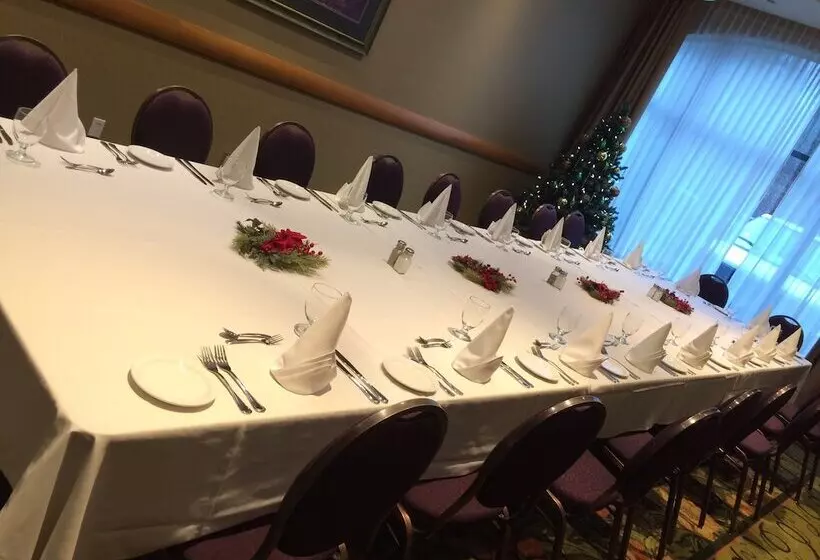ホテル Holiday Inn & Suites North Vancouver, An Ihg